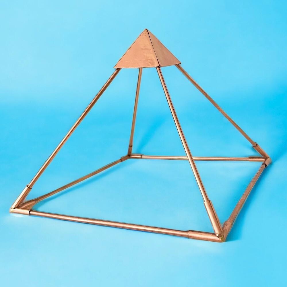 Opgebouwde koperen Piramide van Gizeh